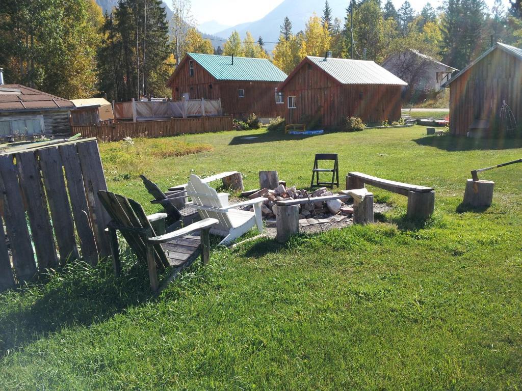 Spillimacheen Steamboat Mountain Chalets酒店 外观 照片